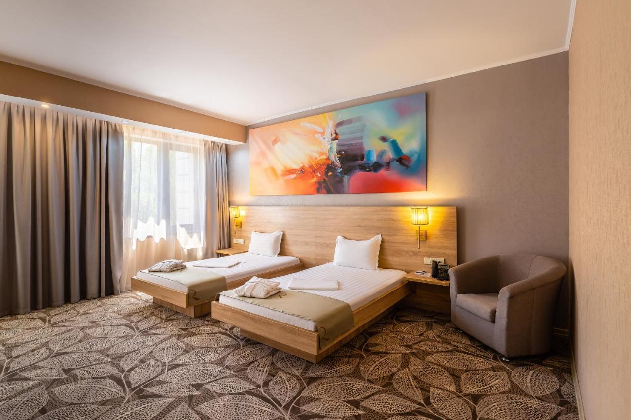 Renion Park Hotel Almaty Exterior photo