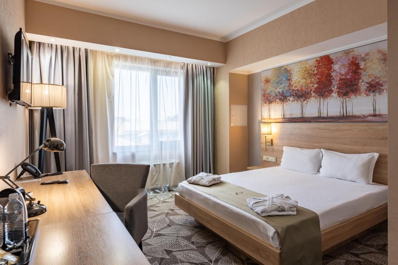 Renion Park Hotel Almaty Exterior photo