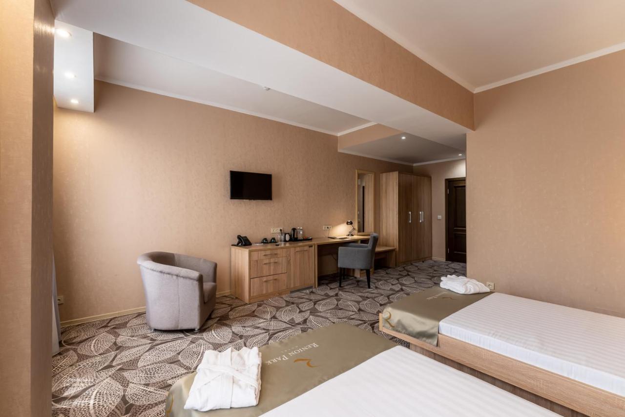 Renion Park Hotel Almaty Exterior photo