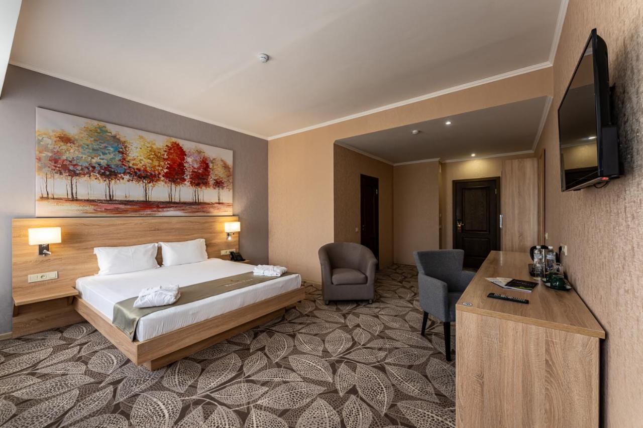 Renion Park Hotel Almaty Exterior photo
