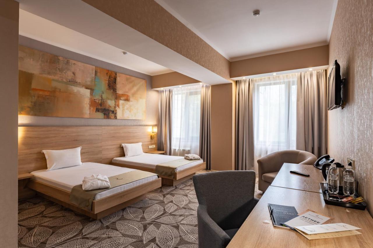 Renion Park Hotel Almaty Exterior photo
